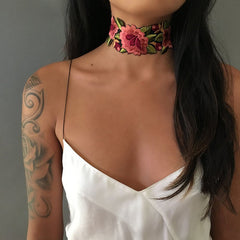 FLORAL EMBROIDERED FASHION CHOKER